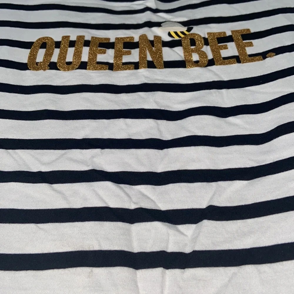 ♠️ Kate Spade Queen Bee Tee ♠️ - Picture 3 of 5